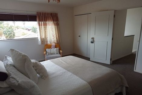 Photo of property in 9 San Fernando Way, Henderson, Auckland, 0612