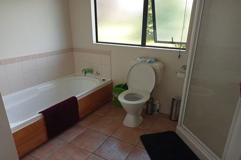 Photo of property in 9 San Fernando Way, Henderson, Auckland, 0612