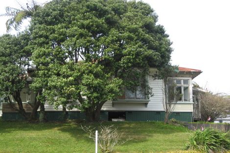 Photo of property in 215 Devon Street West, New Plymouth, 4310