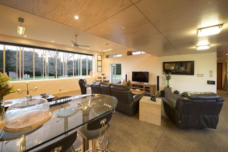 Photo of property in 115 Turitea Road, Fitzherbert, Palmerston North, 4472