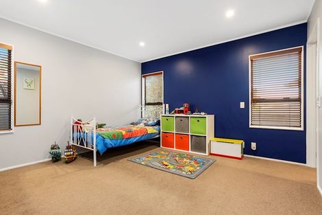 Photo of property in 33 D'oyly Drive, Stanmore Bay, Whangaparaoa, 0932