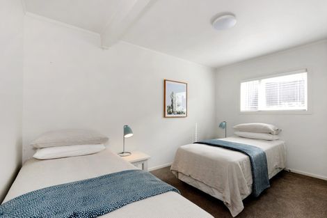 Photo of property in 2/611 Beach Road, Rothesay Bay, Auckland, 0630