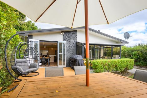Photo of property in 28 Summerhill Drive, Fitzherbert, Palmerston North, 4410