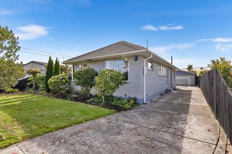 Photo of property in 53 Farquhars Road, Redwood, Christchurch, 8051