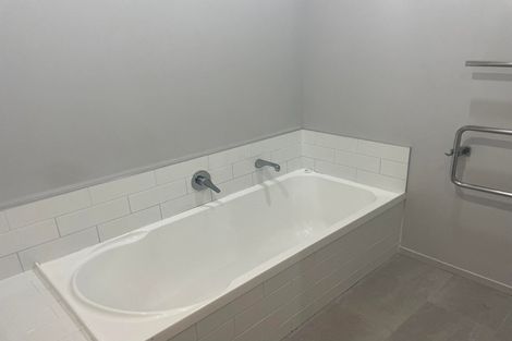 Photo of property in 42 Queens Park Crescent, Frankton, Hamilton, 3204