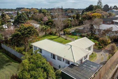 Photo of property in 18 Utauta Street, Waikanae, 5036