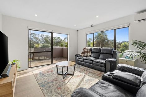 Photo of property in 16 Monkton Close, Greenhithe, Auckland, 0632