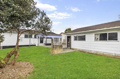 Photo of property in 122 Shifnal Drive, Randwick Park, Auckland, 2105