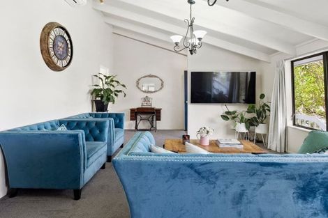 Photo of property in 1 Waiwera Place, Waiwera, Orewa, 0994