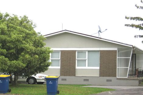 Photo of property in 2/132 Te Atatu Road, Te Atatu South, Auckland, 0610