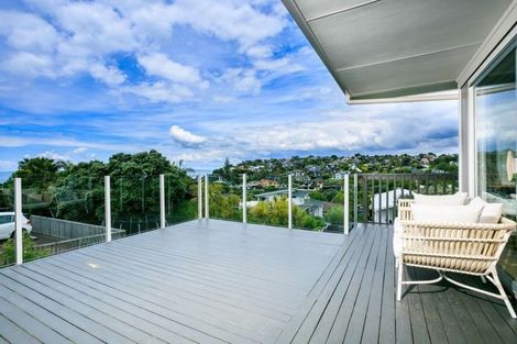 Photo of property in 2/33 Hyde Road, Rothesay Bay, Auckland, 0630