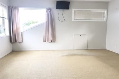 Photo of property in 15a Gill Crescent, Blockhouse Bay, Auckland, 0600
