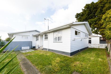 Photo of property in 35 Oram Drive, Turitea, Palmerston North, 4472