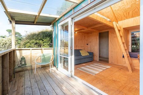 Photo of property in 22 Aperahama Street, Paekakariki, 5034