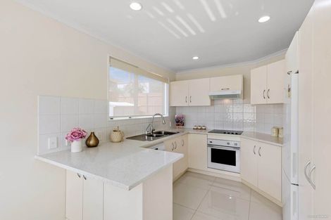 Photo of property in 12 Mt Lebanon Crescent, The Gardens, Auckland, 2105