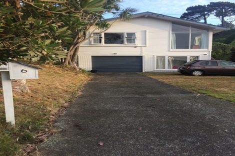 Photo of property in 6 Omega Street, Newlands, Wellington, 6037