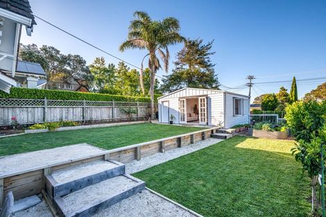 Photo of property in 5 Stanley Point Road, Stanley Point, Auckland, 0624