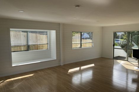 Photo of property in 1/4 Mossop Rise, Glenfield, Auckland, 0629