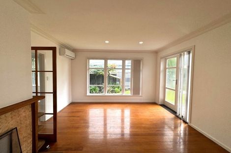 Photo of property in 37 Shortt Avenue, Mangere Bridge, Auckland, 2022