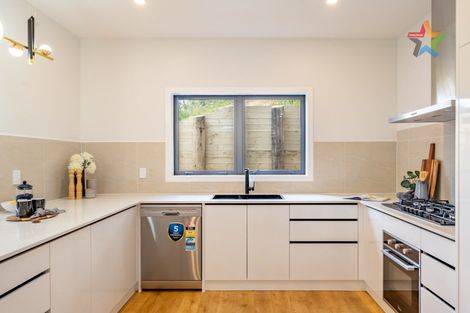 Photo of property in 5 Te Ara O Tahumate, Stokes Valley, 5019