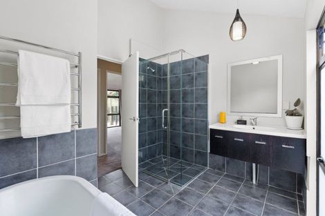 Photo of property in 132 Motu Road, Kumeu, 0891