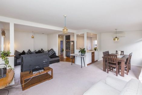 Photo of property in 64 Pinehaven Road, Pinehaven, Upper Hutt, 5019
