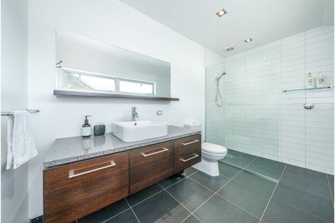 Photo of property in 1 Briar Bank Drive, Wanaka, 9305