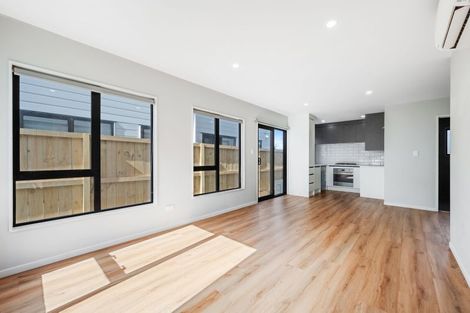 Photo of property in 43d Mirrabooka Avenue, Botany Downs, Auckland, 2010