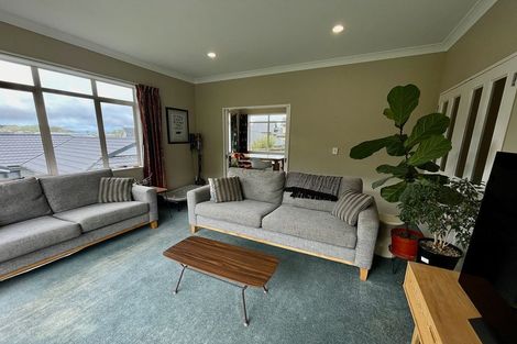 Photo of property in 35 Erlestoke Crescent, Churton Park, Wellington, 6037