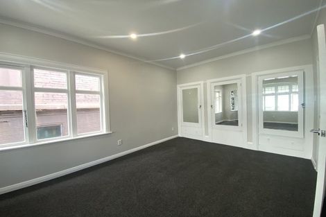 Photo of property in 230 Oriental Parade, Oriental Bay, Wellington, 6011