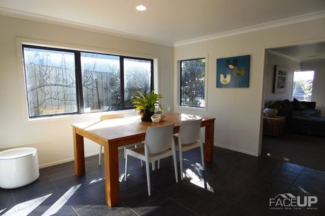 Photo of property in 7 Landmark Drive, Te Atatu Peninsula, Auckland, 0610