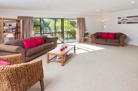 Photo of property in 6 Channing Crescent, Botany Downs, Auckland, 2010