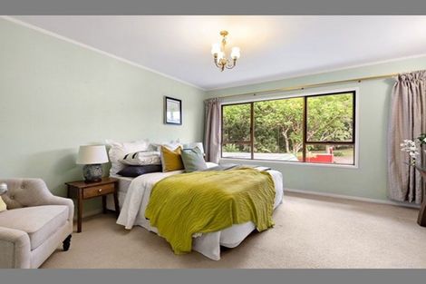 Photo of property in 16 Cobblestone Lane, Hillcrest, Auckland, 0627