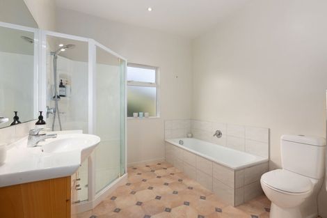 Photo of property in 18 Beach Road, Plimmerton, Porirua, 5026