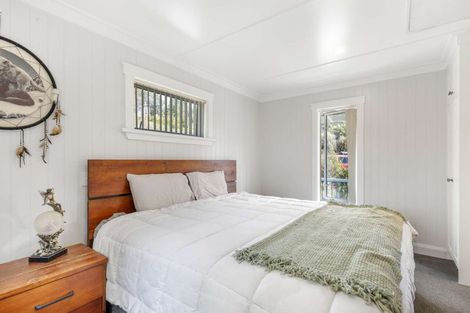 Photo of property in 16 Angle Street, Picton, 7220