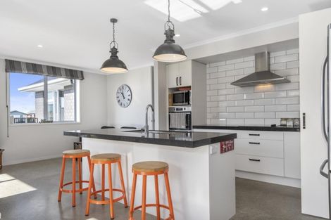 Photo of property in 34 Cassinia Close, Papamoa Beach, Papamoa, 3118