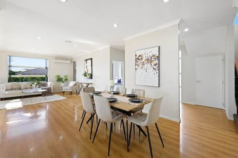 Photo of property in 111 Lake Panorama Drive, Henderson Valley, Auckland, 0612