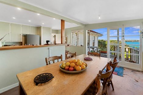 Photo of property in 79 Tiri Road, Tindalls Beach, Whangaparaoa, 0930