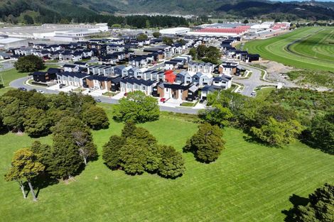 Photo of property in 33 Leo Waikari Crescent, Wallaceville, Upper Hutt, 5018