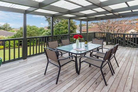 Photo of property in 6 Channing Crescent, Botany Downs, Auckland, 2010