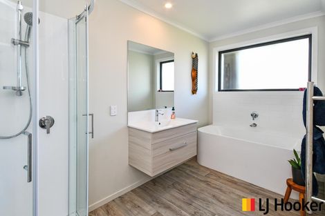 Photo of property in 14 Dame Nganeko Drive, Glenbrook, Waiuku, 2681