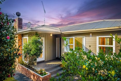 Photo of property in 28 O'donn Avenue, Beach Haven, Auckland, 0626