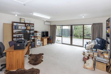 Photo of property in 2/10 Broadfell Avenue, Avonhead, Christchurch, 8042