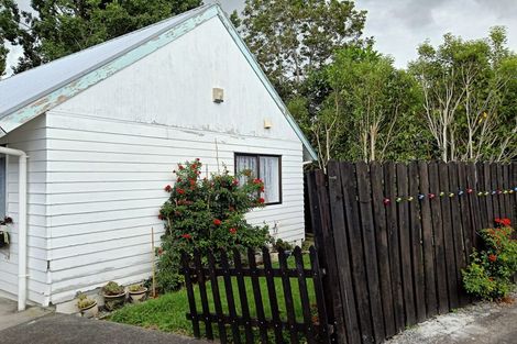 Photo of property in 2/43 Sabulite Road, Kelston, Auckland, 0602