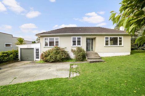 Photo of property in 4 Bracken Road, Newlands, Wellington, 6037