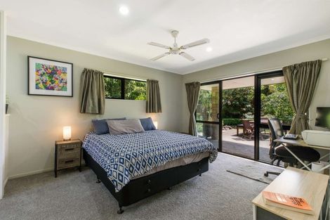 Photo of property in 10 Gleaming Place, Waiuku, 2123