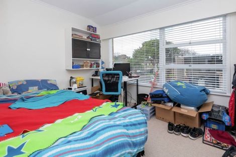 Photo of property in 100 Botany Road, Botany Downs, Auckland, 2010