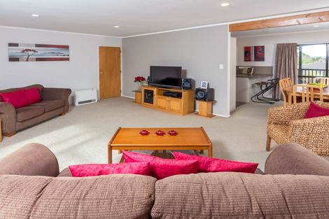 Photo of property in 6 Channing Crescent, Botany Downs, Auckland, 2010