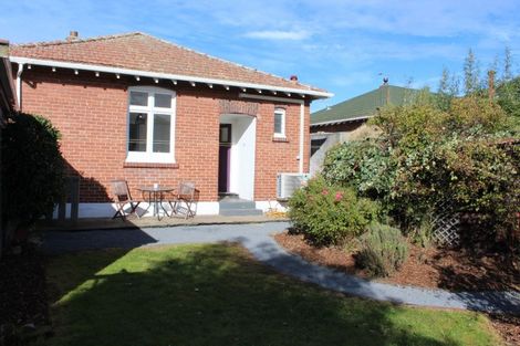 Photo of property in 268 Macandrew Road, Forbury, Dunedin, 9012