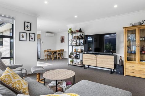 Photo of property in 17 Tutton (pvt) Mews, Rangiora, 7400